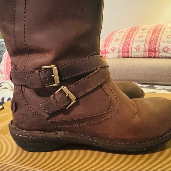 Uggs Boots size 7 - Picture 13 of 14